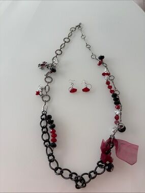 Red and Black Beaded Women's Necklace Set with Earrings